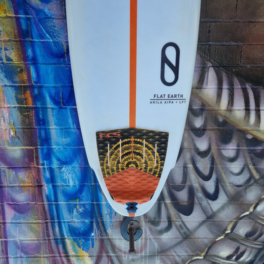 (#2804) Slater Designs Flat Earth 5'10" x 20" x 2 3/4" 33.4L Futures