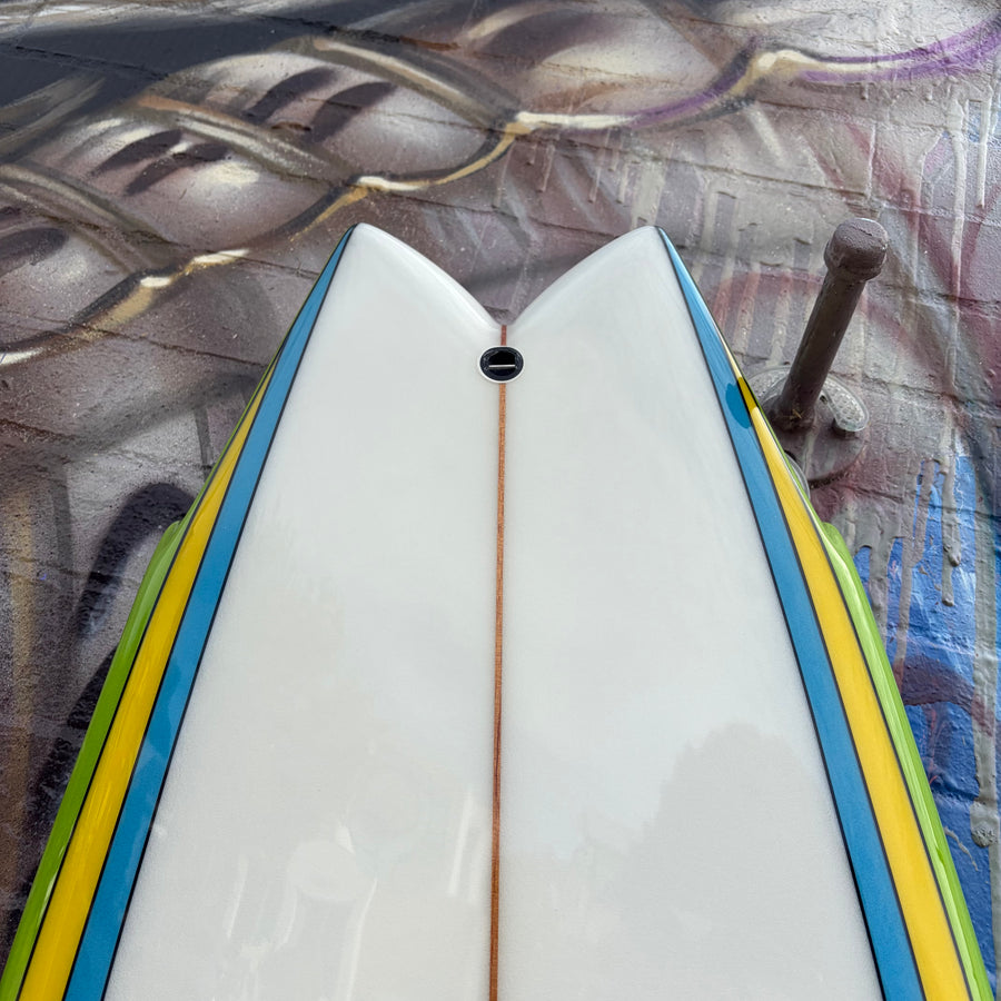 (#2732) Oke Twin Fin 5'10" x 19 8/7" x 2 5/8" 30L FCSII