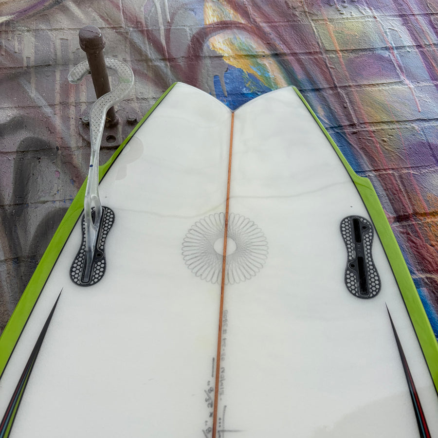 (#2732) Oke Twin Fin 5'10" x 19 8/7" x 2 5/8" 30L FCSII
