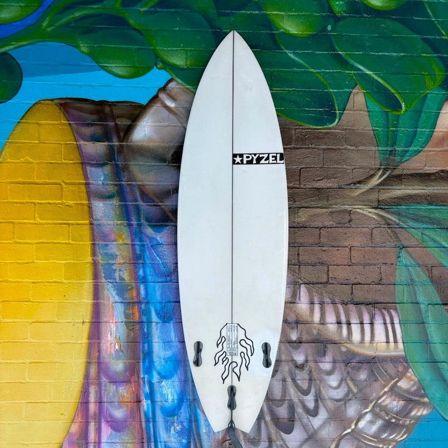 (#7770) Pyzel Shadow 5'11" x 18.88" x 2.38" 28L FCSII