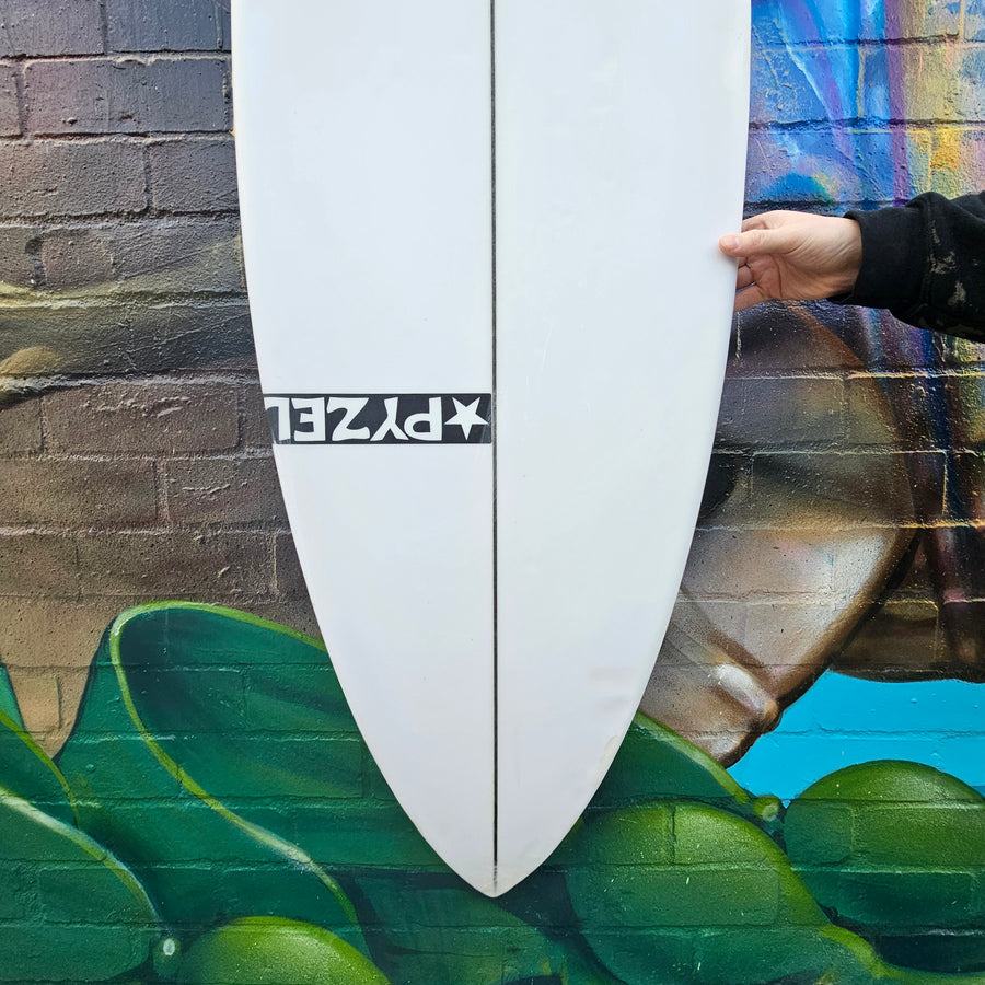 (#7717) Pyzel The Shadow 5'8" x 18.2" x 2.38" 26.5L Futures