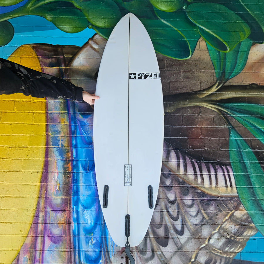 (#7717) Pyzel The Shadow 5'8" x 18.2" x 2.38" 26.5L Futures