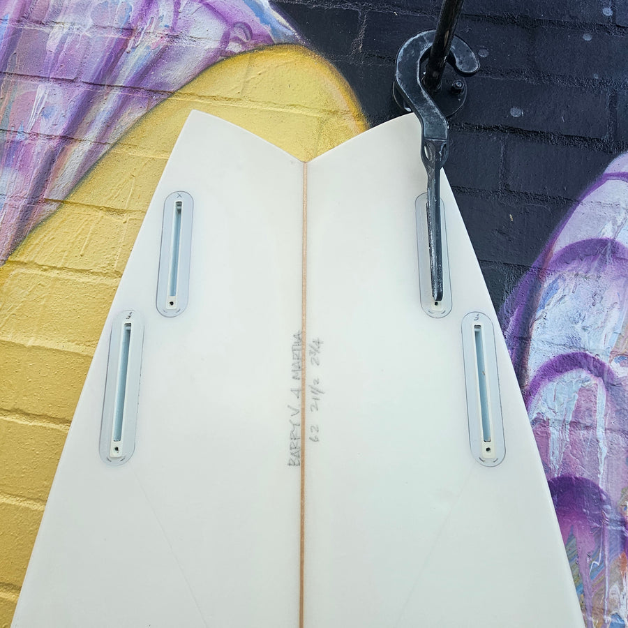 (#7759) Barry V Fish 6'2" x 21 1/2" x 2 3/4" Futures