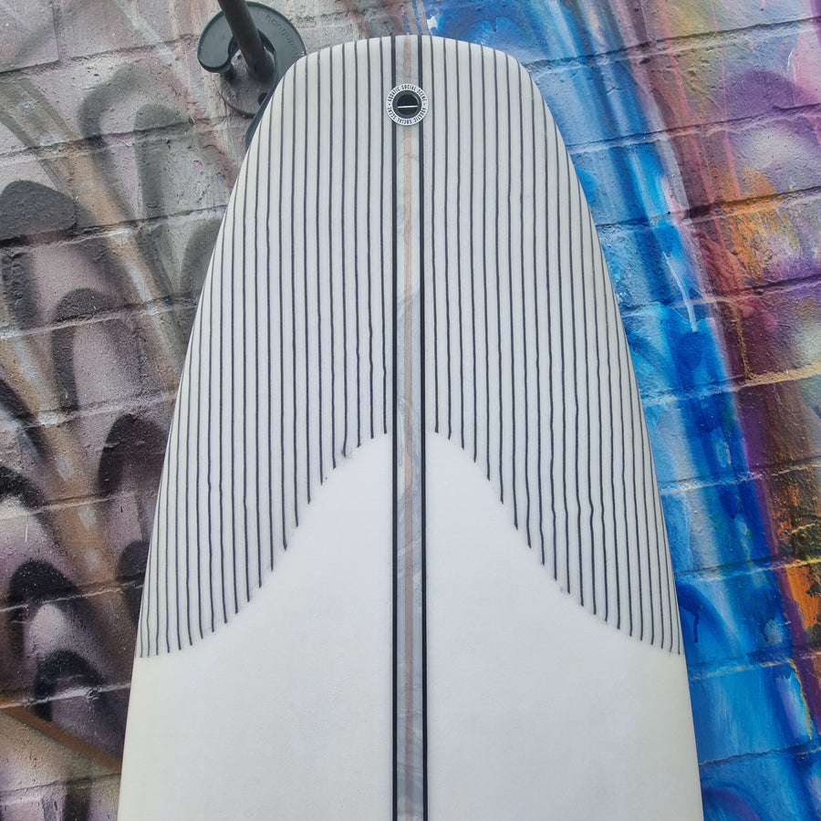 (#2784) AQSS Carbon Jet 2.0 5'10" x 20 1/2" x 2 1/2" 34.91L FCS (Fins incl.)